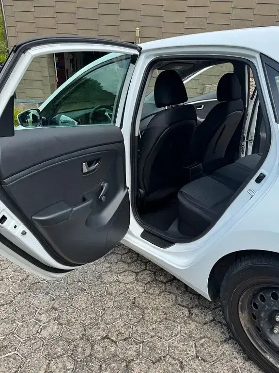 Gebraucht Hyundai i30 101 PS (74 kW) 2017 Weiß Limousine