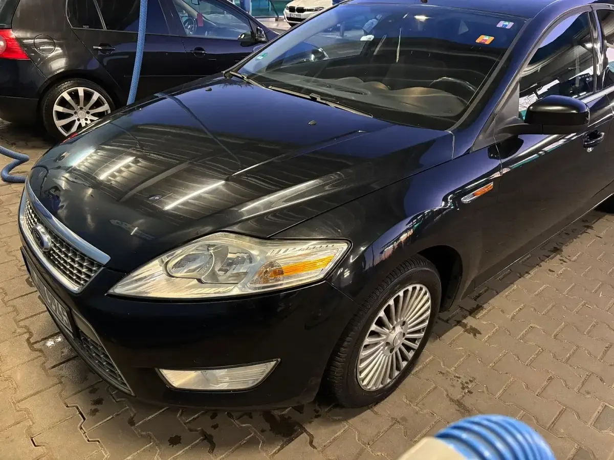 Usado Ford Mondeo 140 CV (102 kW) 2010 Negro Berlina