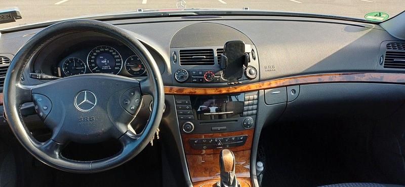 Gebraucht Mercedes E220 Elegance 150 PS (110 kW) 2004 Silber Kombi