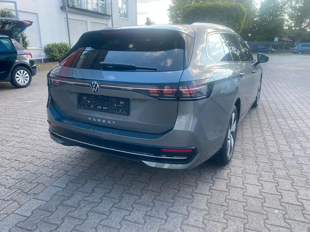 Gebraucht VW Passat Elegance 150 PS (110 kW) 2025 Grau Kombi