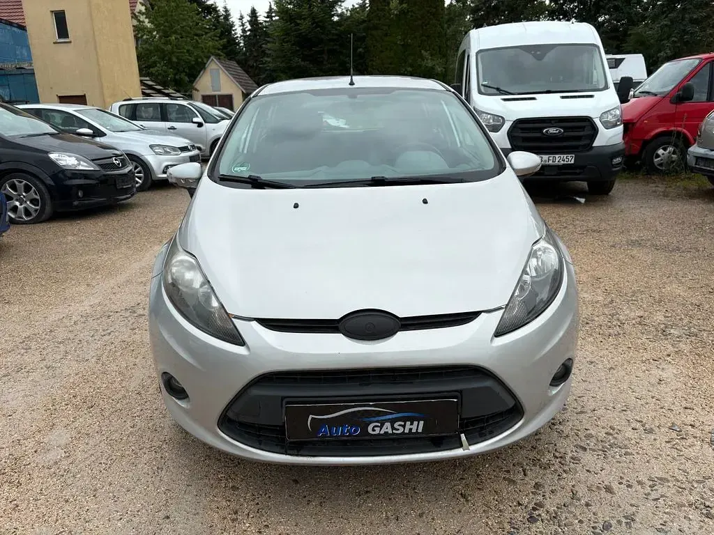 Gebraucht Ford Fiesta Titanium 68 PS (50 kW) 2010 Silber Limousine