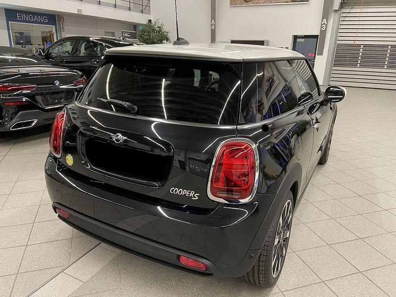 Gebraucht Mini Cooper SE Classic 135 kW (184 PS) 2022 Schwarz Kleinwagen