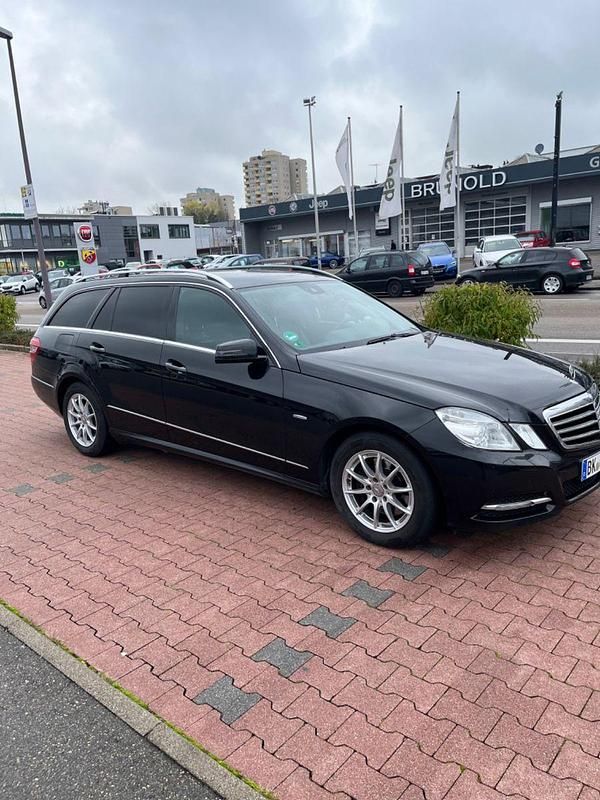 Gebraucht Mercedes E200 Avantgarde 184 PS (135 kW) 2011 Schwarz Kombi