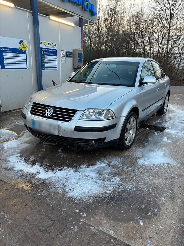 Second-hand VW Passat 116 CP (85 kW) 2004 Argintiu Berlinǎ