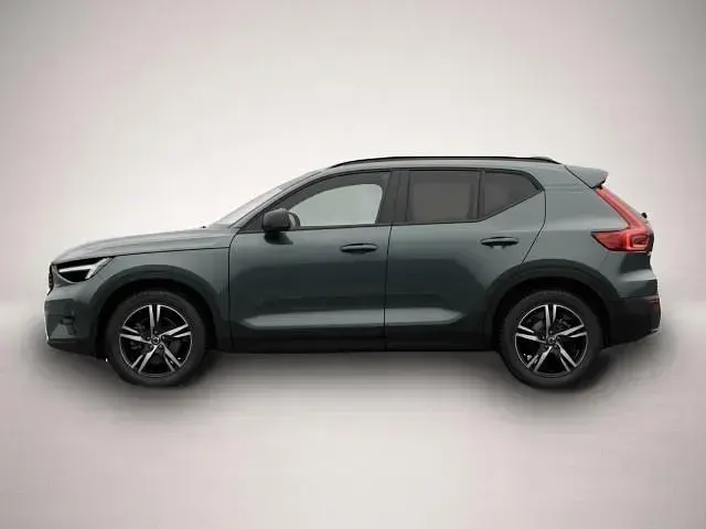 Neu Volvo XC40 Plus 163 PS (119 kW) 2026 Manufacturer SUV