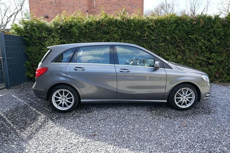 Gebraucht Mercedes B220 184 PS (135 kW) 2014 Grau Van / Kleinbus