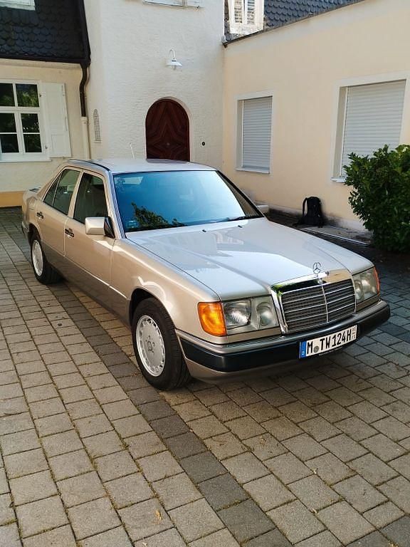 Gebraucht Mercedes 200 75 PS (55 kW) 1991 Silber Limousine