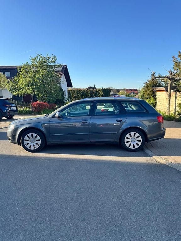 Second-hand Audi A4 131 CP (96 kW) 2005 Gri Break