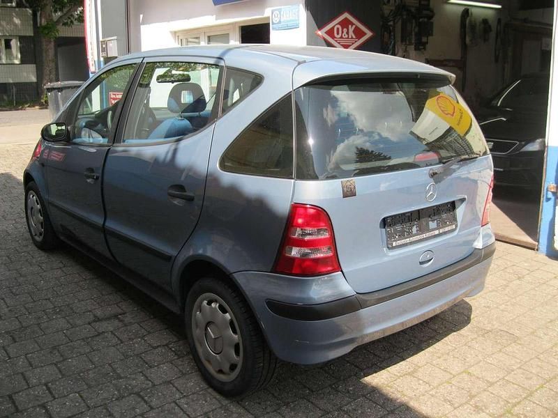 Usado Mercedes A140 Classic 82 HP (60 kW) 2003 Cinzento Sedan