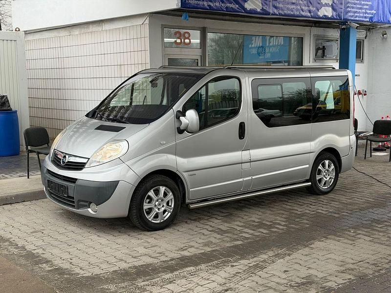 Gebraucht Opel Vivaro Cosmo 145 PS (106 kW) 2007 Silber Van / Kleinbus