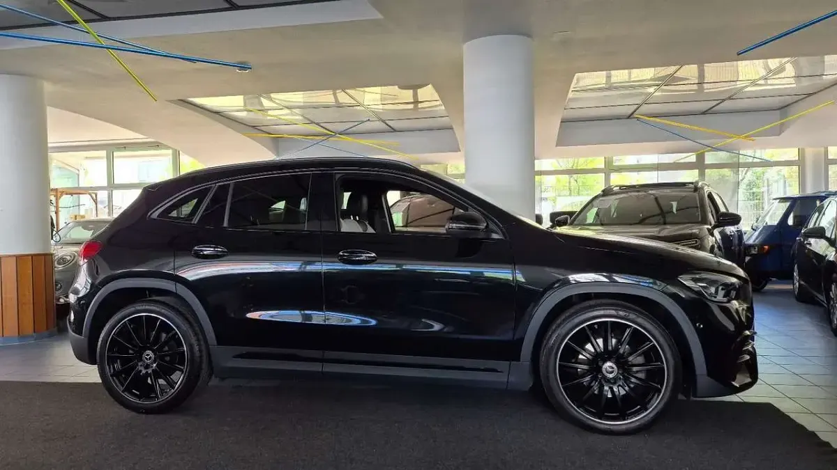 Gebraucht Mercedes GLA200 Night 163 PS (119 kW) 2022 Kosmosschwarz SUV