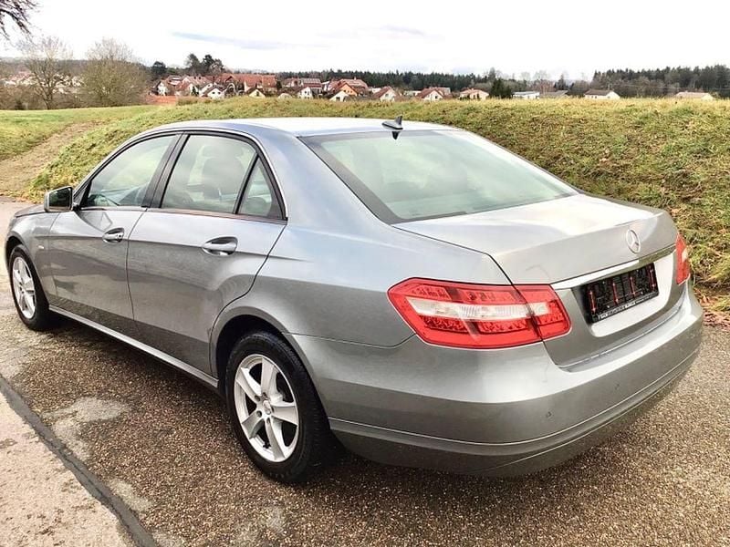 Gebraucht Mercedes E220 170 PS (125 kW) 2009 Silber Limousine