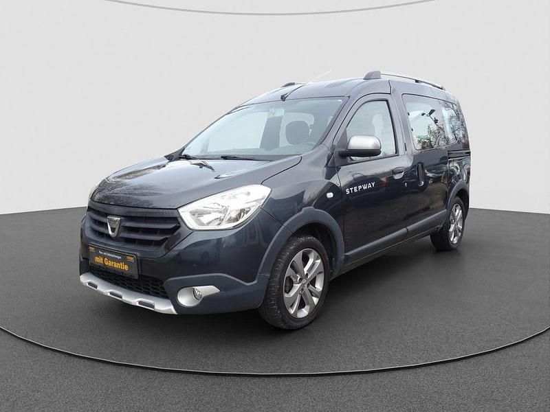 Grau Gebraucht 2017 Dacia Dokker Stepway Van / Kleinbus | 10.490 € (Fairer Preis) - Bild 1/3