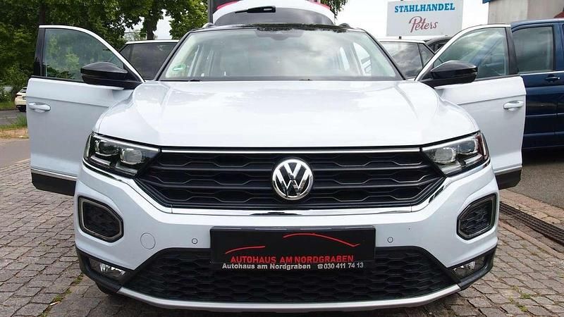 Weiss (metallic) Gebraucht 2018 VW T-Roc SUV | 23.000 € (Fairer Preis) - Bild 1/4