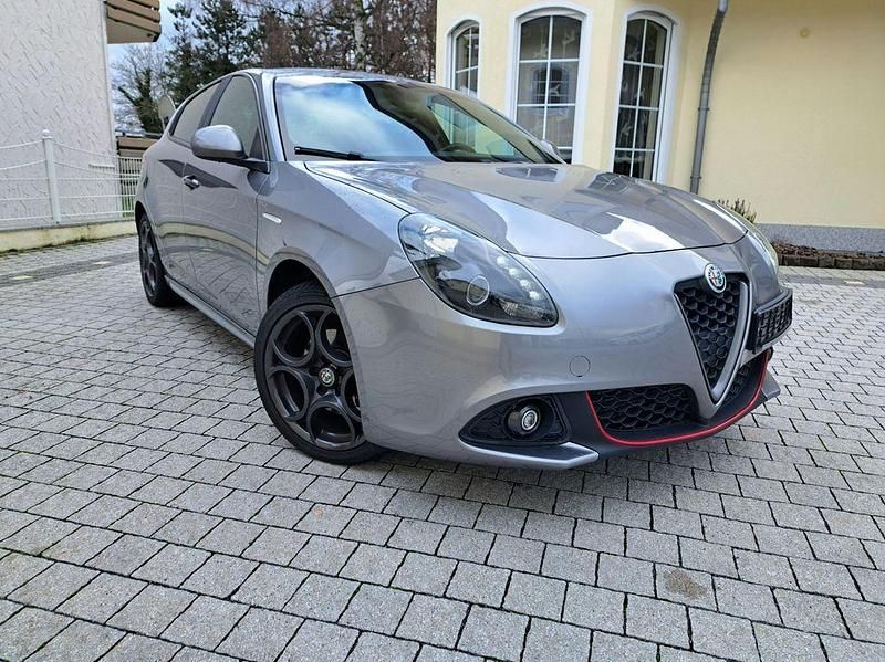Grau Gebraucht 2017 Alfa Romeo Giulietta Super Kleinwagen | 10.790 € (Fairer Preis) - Bild 1/4