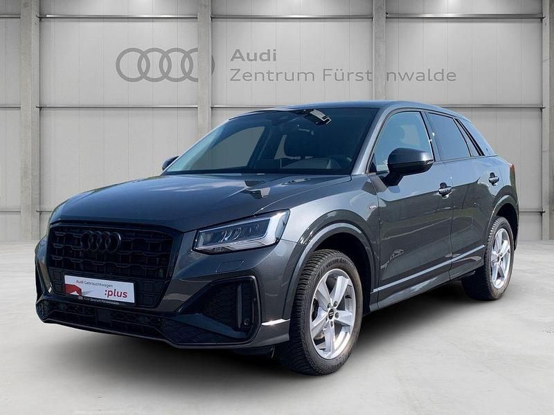 Grau Gebraucht 2023 Audi Q2 S-Line SUV | 32.450 € (Teuer) - Bild 1/4