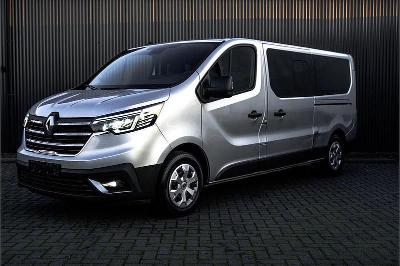 Gebraucht Renault Trafic 150 PS (110 kW) 2024 Silber Van / Kleinbus