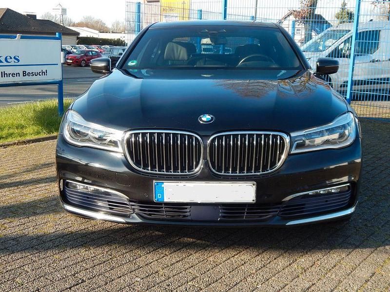 Gebraucht BMW 740 320 PS (235 kW) 2016 Schwarz Limousine