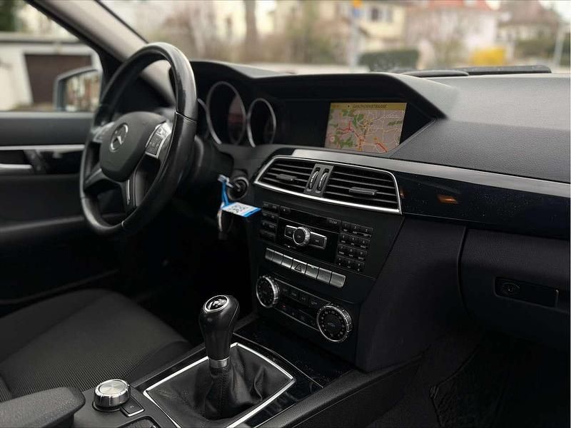 Gebraucht Mercedes C200 Elegance 136 PS (100 kW) 2011 Grau Limousine