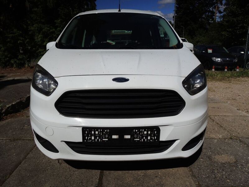 Weiß Gebraucht 2017 Ford Tourneo Courier Van / Kleinbus | 5.900 € (Guter Preis) - Bild 1/4