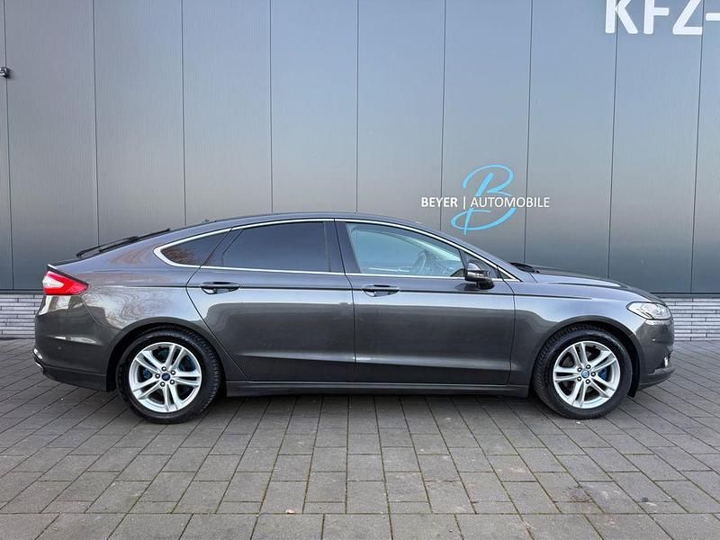 Gebraucht Ford Mondeo Titanium 179 PS (131 kW) 2016 Grau Limousine