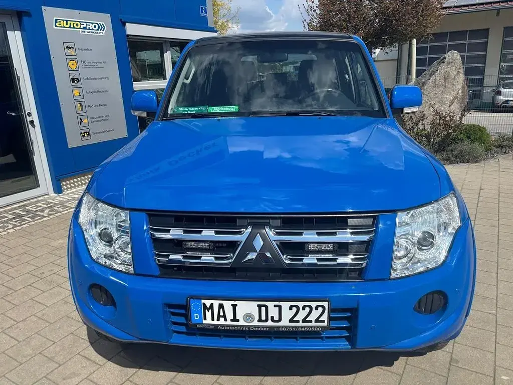Gebraucht Mitsubishi Pajero Invite 200 PS (147 kW) 2011 Blau SUV