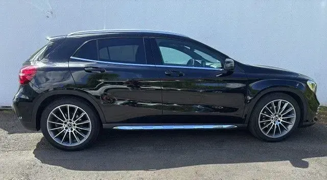 Gebraucht Mercedes GLA250 AMG line 211 PS (155 kW) 2019 Schwarz SUV