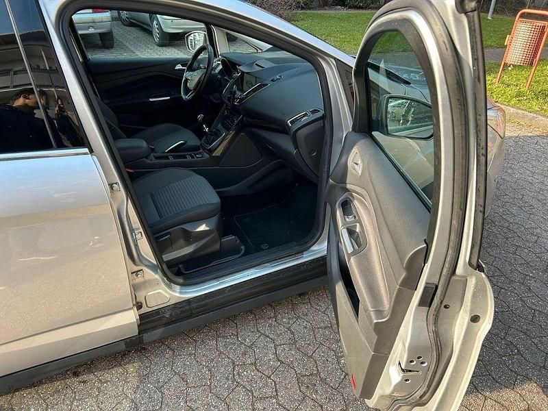 Gebraucht Ford C-MAX Titanium 125 PS (91 kW) 2016 Silber Van / Kleinbus
