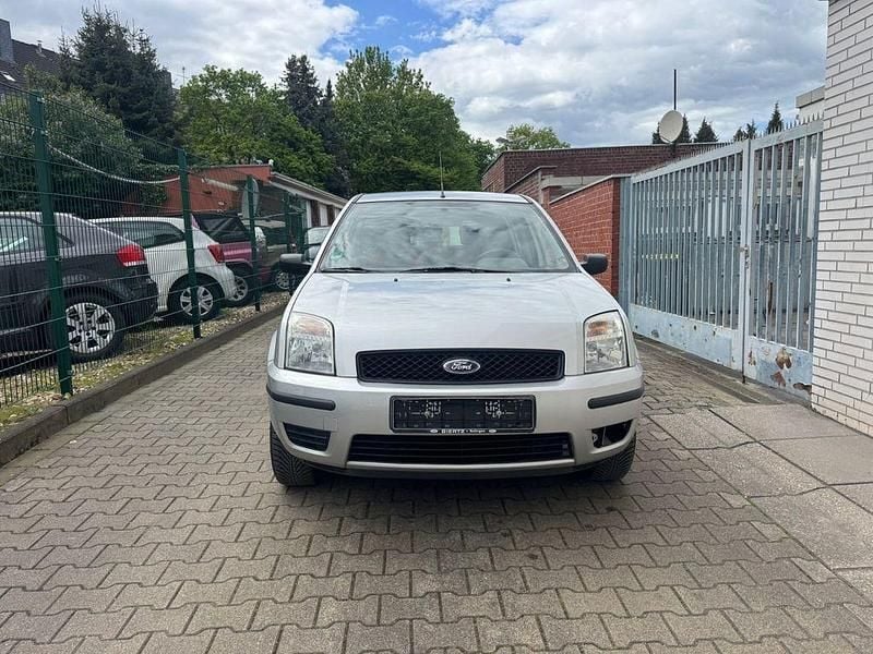 Gebraucht Ford Fusion Trend 68 PS (50 kW) 2004 Silber Kleinwagen