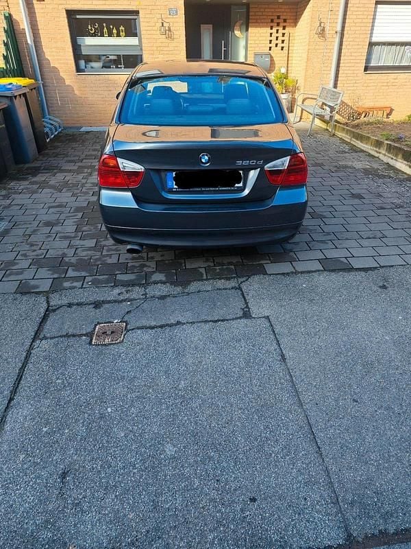 Gebraucht BMW 320 177 PS (130 kW) 2008 Grau Limousine