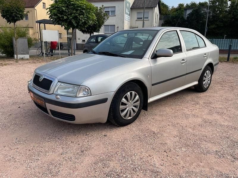 Silber Gebraucht 2004 Skoda Octavia Family Limousine | 999 € (Fairer Preis) - Bild 1/4