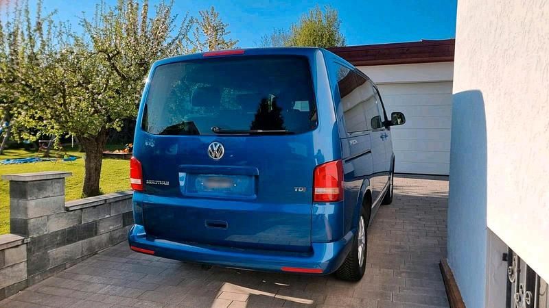 Second-hand VW T5 140 CP (102 kW) 2014 Albastru Van