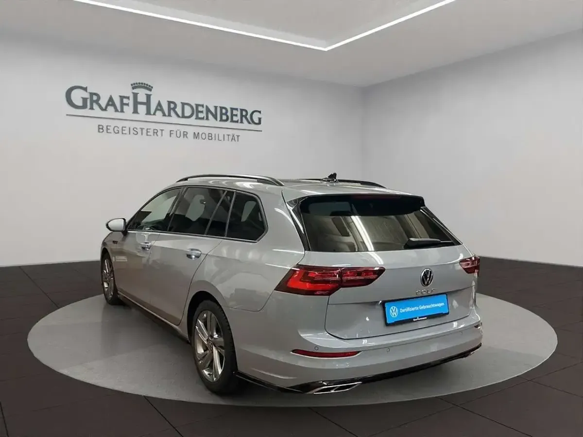 Gebraucht VW Golf VIII R-line 150 PS (110 kW) 2023 Mondsteingrau Kombi