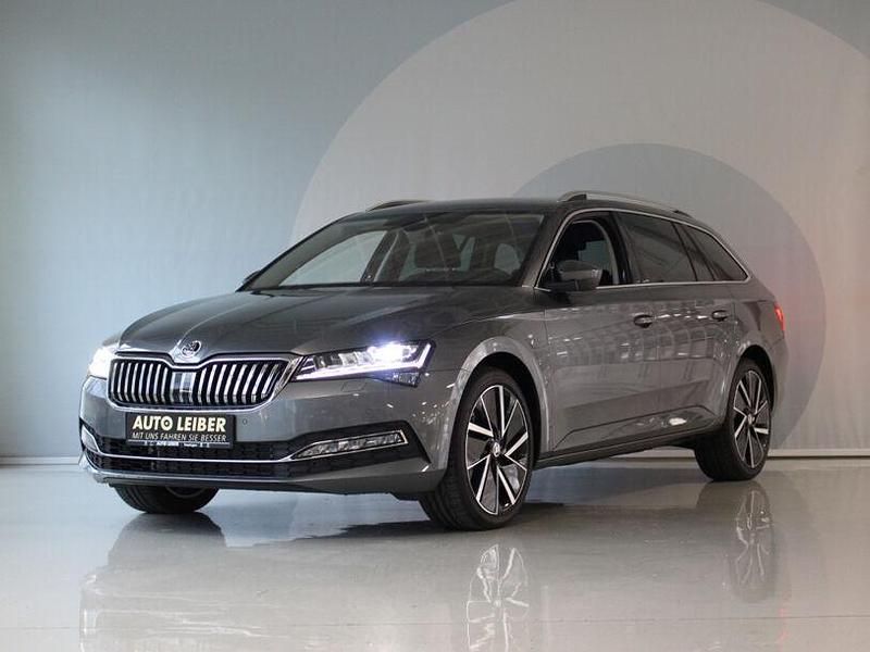 Gebraucht Skoda Superb Style 150 PS (110 kW) 2024 Graphite grau metallic (metallic) Kombi