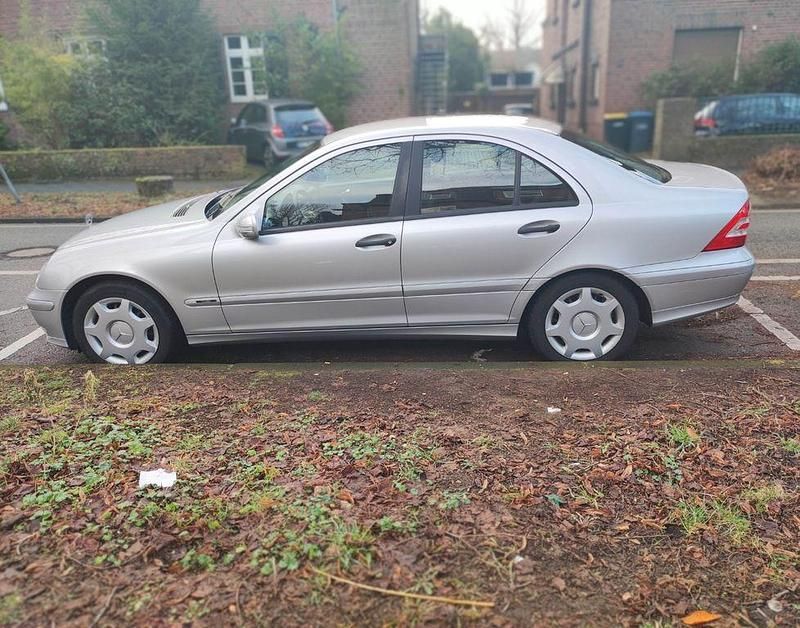 Gebraucht Mercedes C220 Classic 150 PS (110 kW) 2004 Silber Limousine