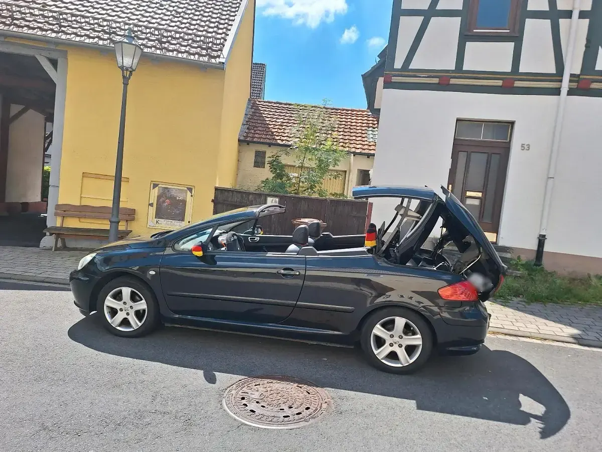 Gebraucht Peugeot 307 CC Tendance 136 PS (100 kW) 2005 Schwarz Cabrio