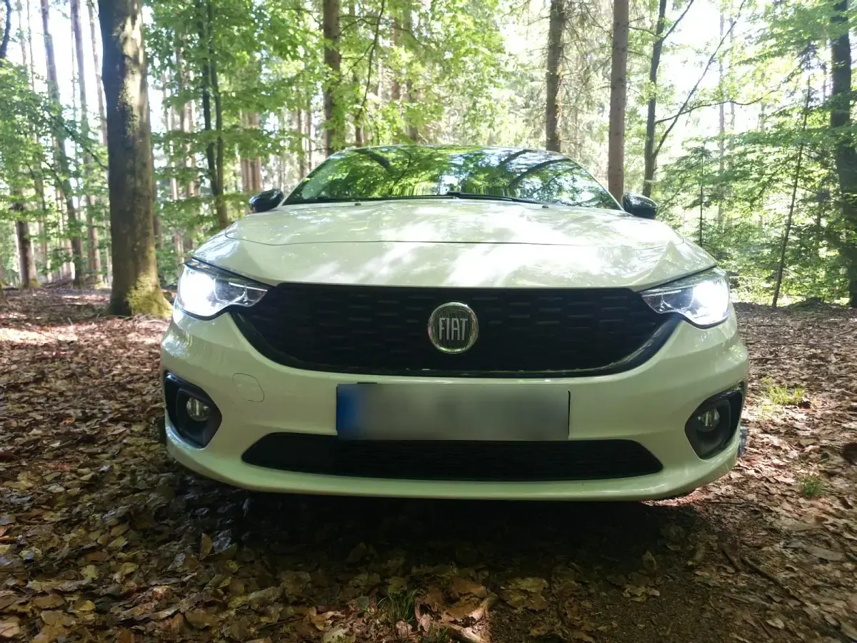 Gebraucht Fiat Tipo 120 PS (88 kW) 2018 Weiß Kleinwagen