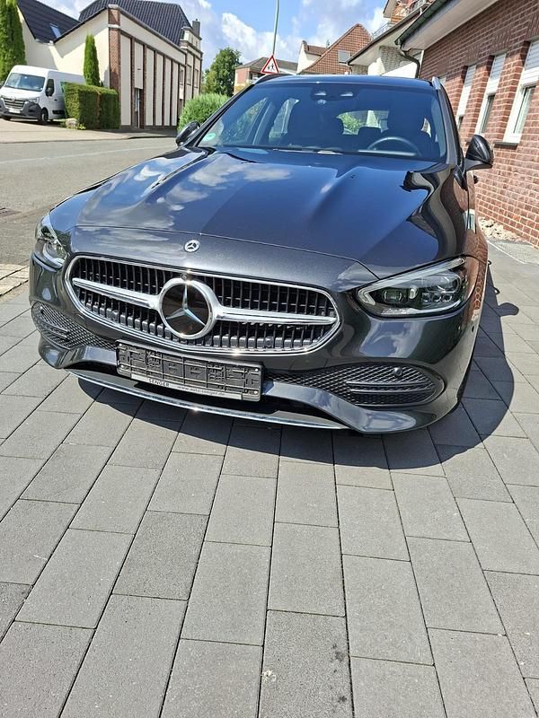 Grau Gebraucht 2022 Mercedes C200 Avantgarde Kombi | 27.000 € (Superpreis) - Bild 1/4