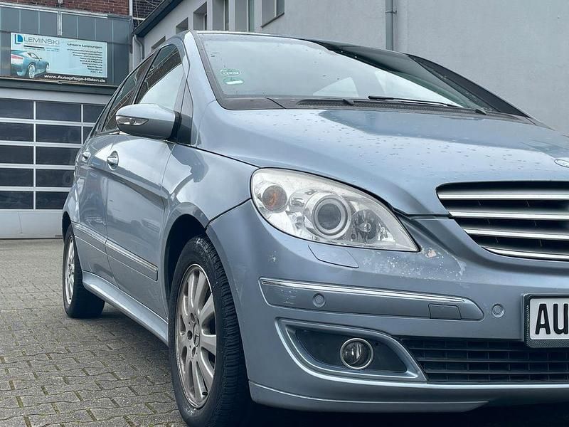 Gebraucht Mercedes E200 193 PS (141 kW) 2005 Blau Limousine