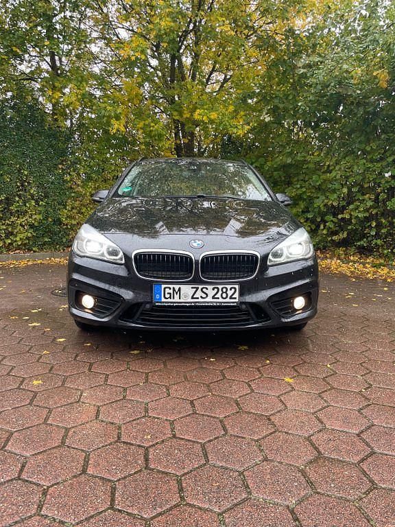 Schwarz Gebraucht 2017 BMW 218 Active Tourer Advantage Van / Kleinbus | 8.490 € (Guter Preis) - Bild 1/4