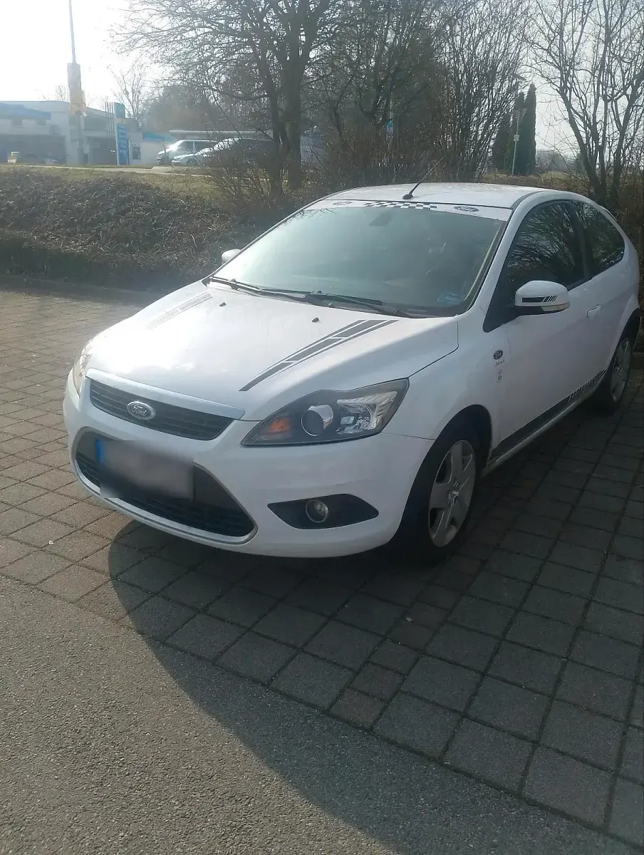 Gebraucht Ford Focus 143 PS (105 kW) 2009 Weiß Kleinwagen