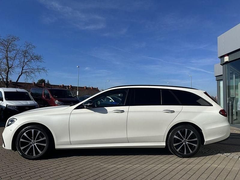 Gebraucht Mercedes E300 AMG 211 PS (155 kW) 2022 Weiß Limousine