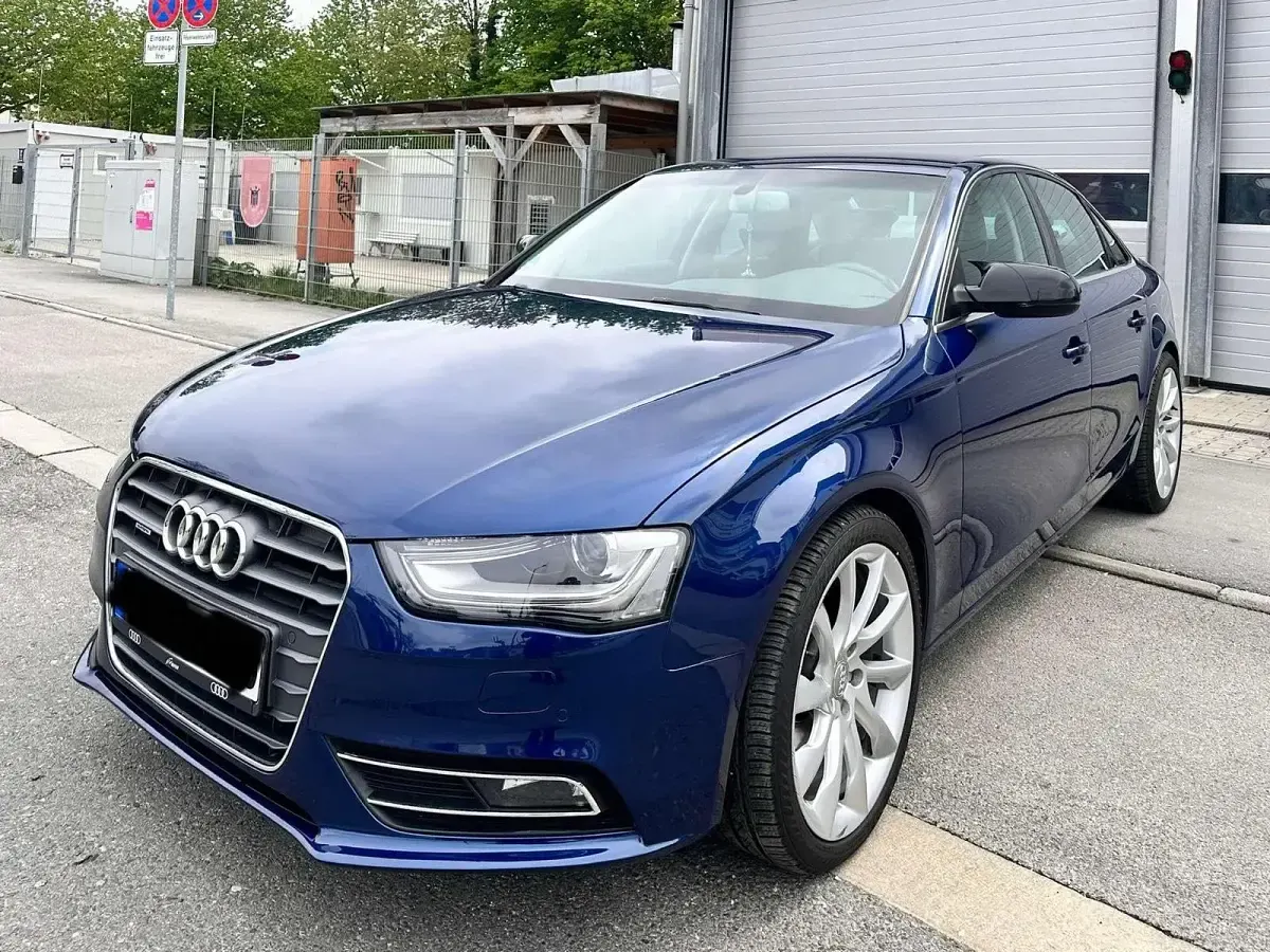 Gebraucht Audi A4 247 PS (181 kW) 2013 Blau Limousine