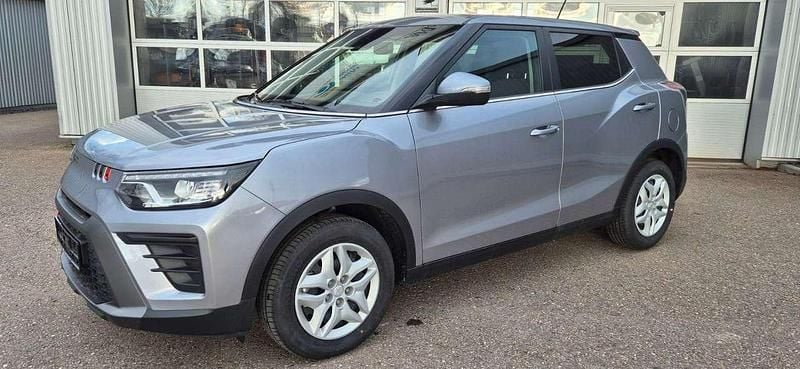 Silber Gebraucht 2025 Ssangyong (KGM) Tivoli SUV | 19.190 € - Bild 1/4