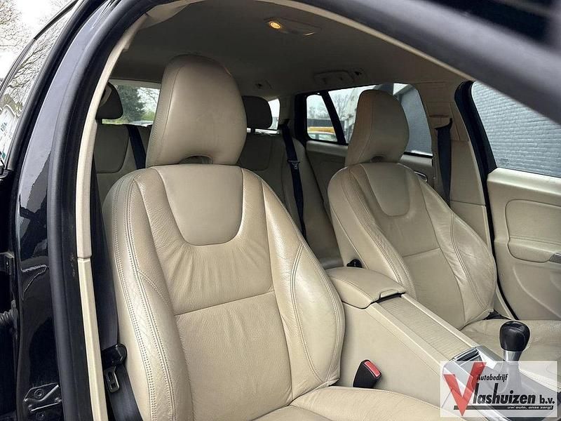 Używany Volvo V60 Kinetic 150 KM (110 kW) 2012 Czarny Kombi