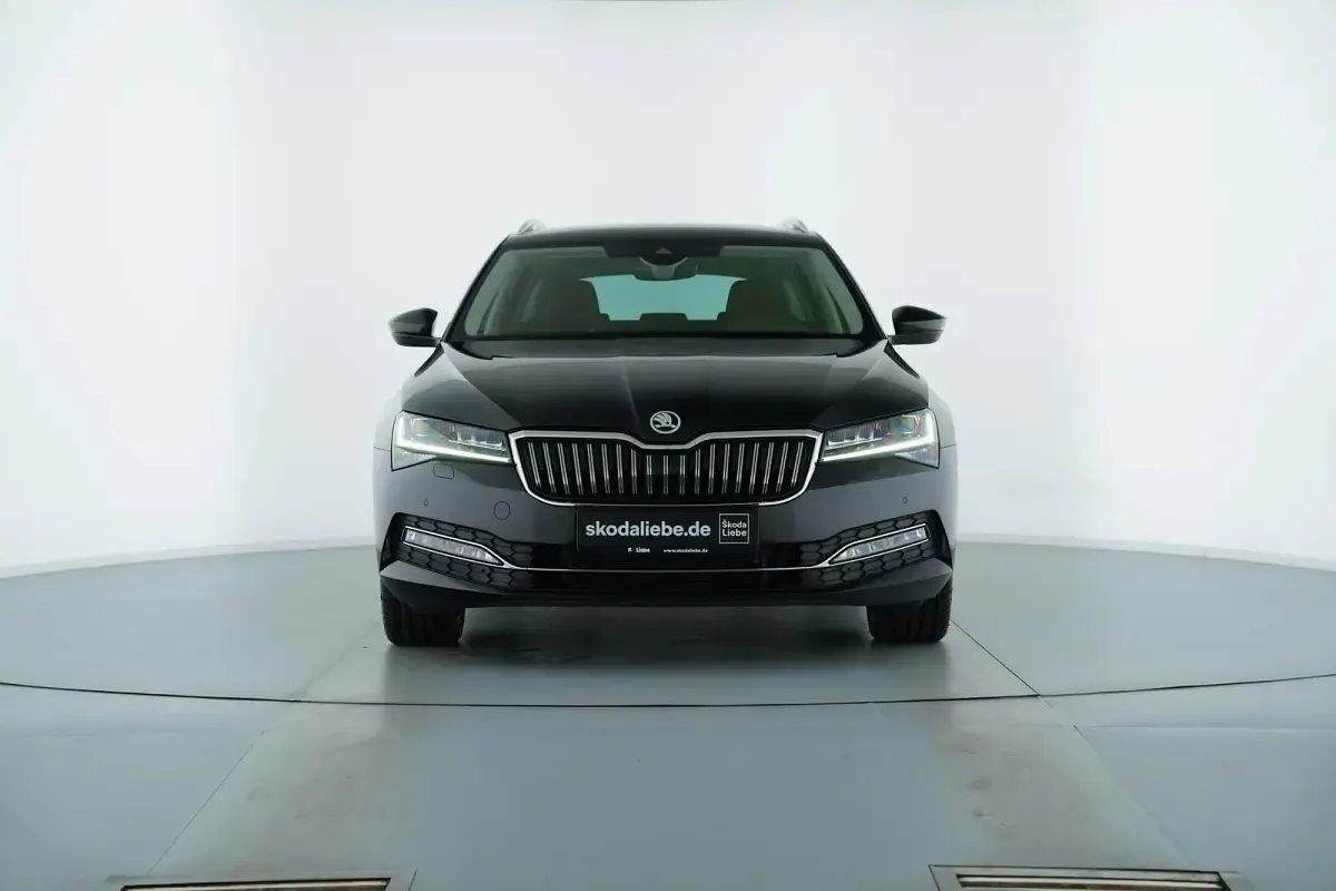 Gebraucht Skoda Superb Style 150 PS (110 kW) 2023 Schwarz Kombi
