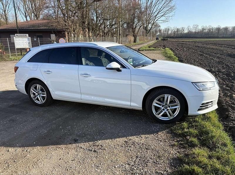 Gebraucht Audi A4 122 PS (89 kW) 2018 Weiß Kombi