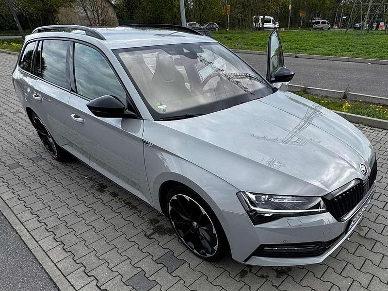 Grau Gebraucht 2021 Skoda Superb SportLine Kombi | 27.000 € (Superpreis) - Bild 1/4