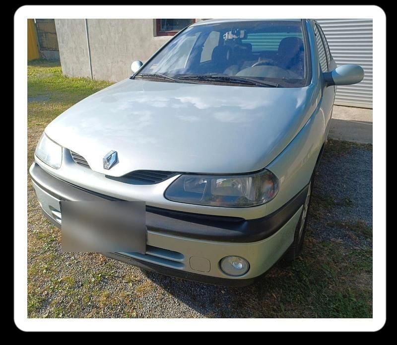 Grau Gebraucht 2000 Renault Laguna Limousine | 2.000 € - Bild 1/4