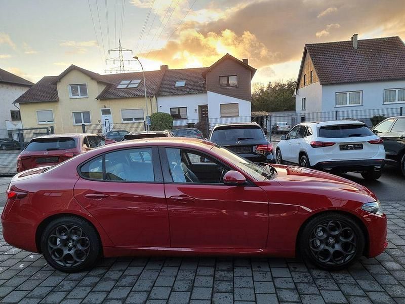 Gebraucht Alfa Romeo Giulia Super 179 PS (131 kW) 2016 Rot Limousine
